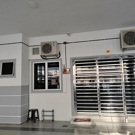 My Homestay Sitiawan - Astronaut Space House 8 Pax ภายนอก รูปภาพ