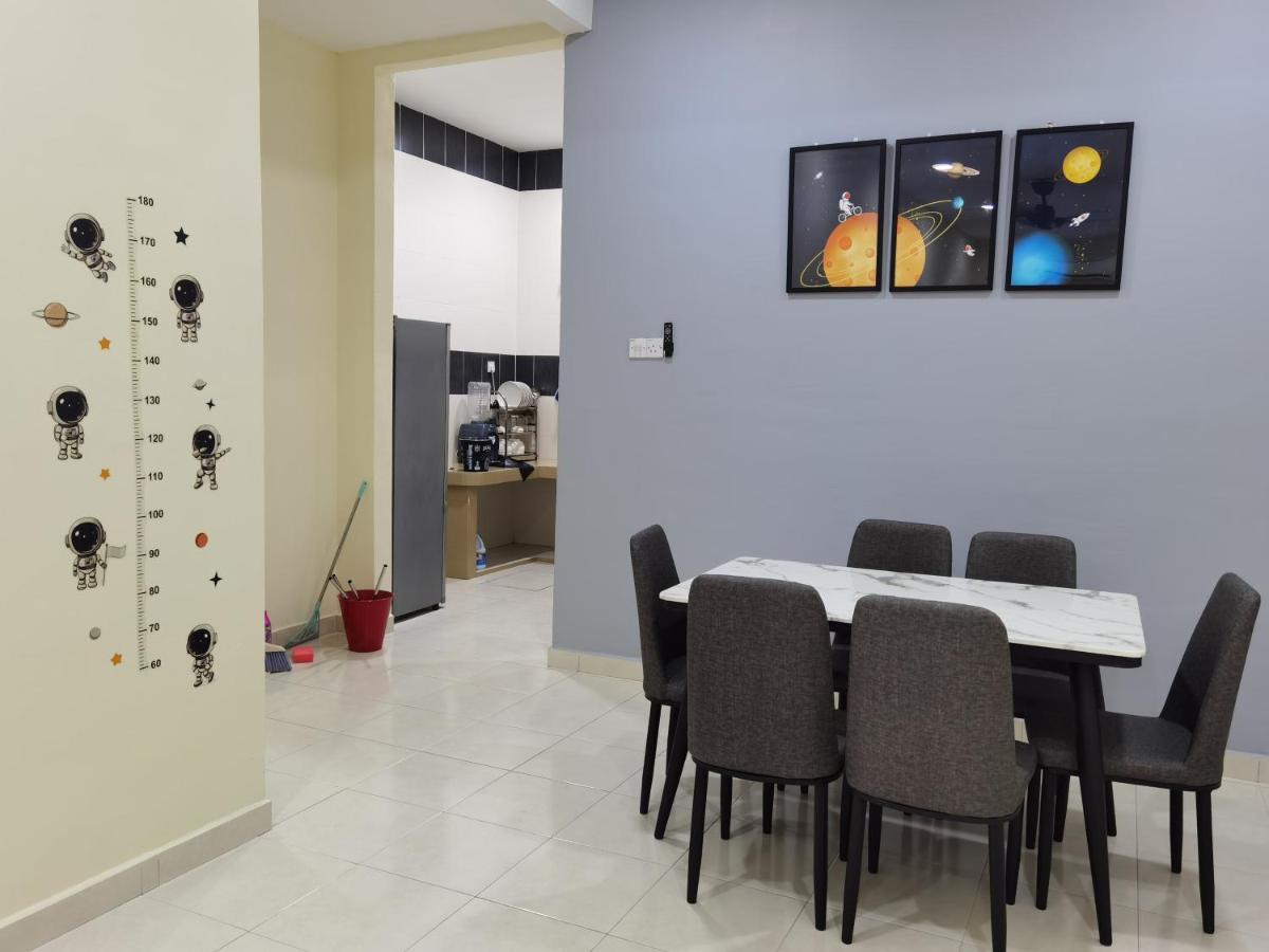 My Homestay Sitiawan - Astronaut Space House 8 Pax ภายนอก รูปภาพ